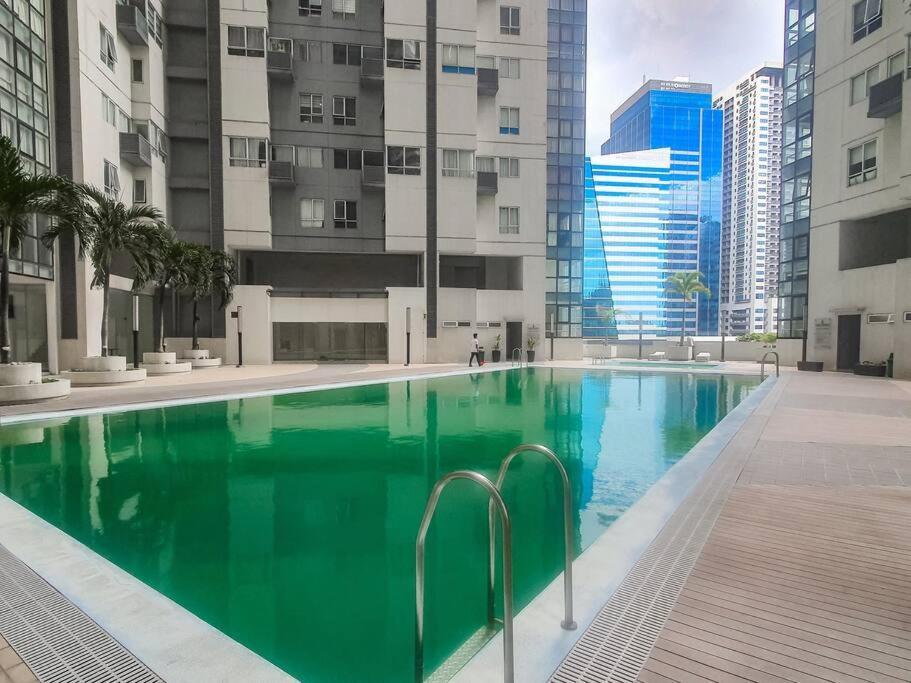 Bgc Taguig Cozy 2 Bedroom Loft, With Stunning Bgc Skyline View! Manila Esterno foto