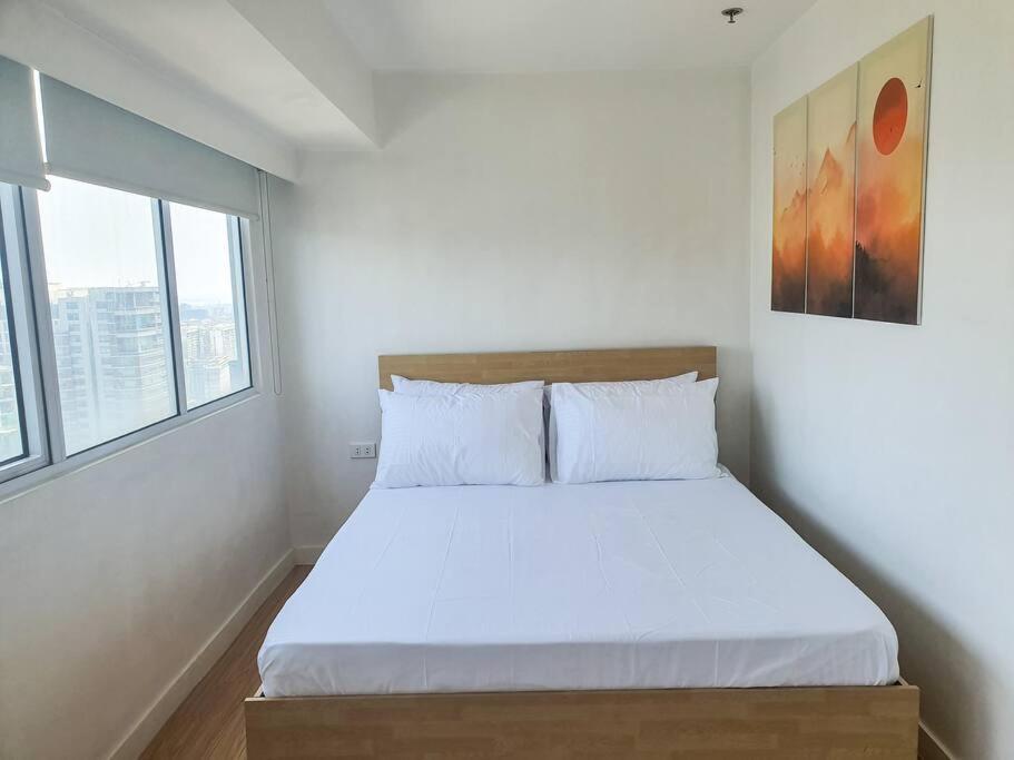 Bgc Taguig Cozy 2 Bedroom Loft, With Stunning Bgc Skyline View! Manila Esterno foto
