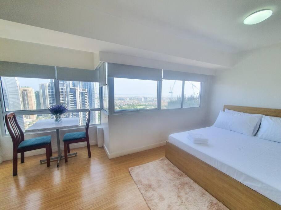Bgc Taguig Cozy 2 Bedroom Loft, With Stunning Bgc Skyline View! Manila Esterno foto