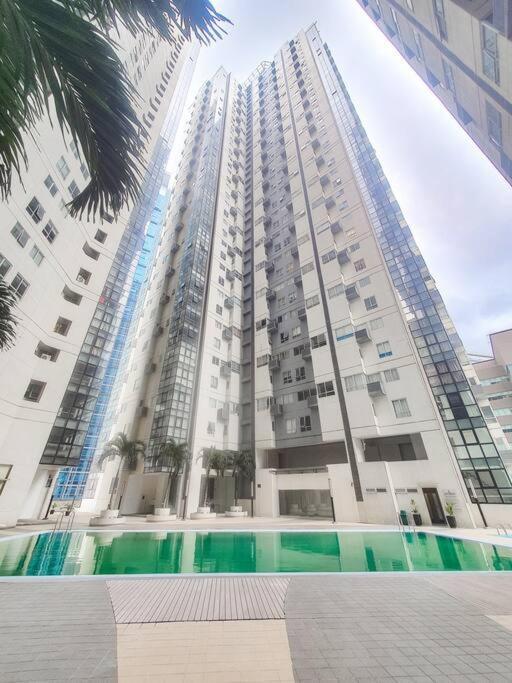 Bgc Taguig Cozy 2 Bedroom Loft, With Stunning Bgc Skyline View! Manila Esterno foto