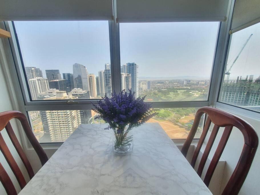 Bgc Taguig Cozy 2 Bedroom Loft, With Stunning Bgc Skyline View! Manila Esterno foto